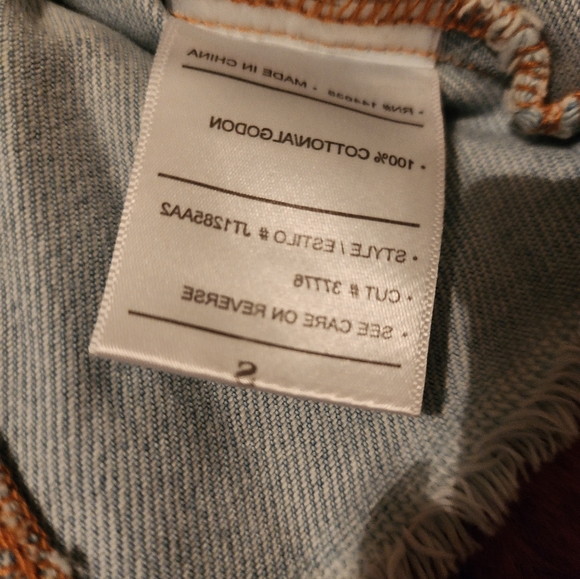 Shorts and crop ro jacket - Picture 2 of 3